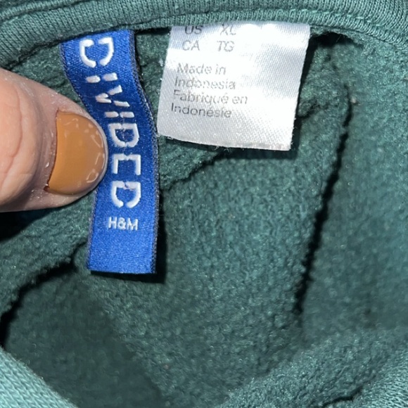 H&M- Hoodie Sweater - Picture 8 of 9